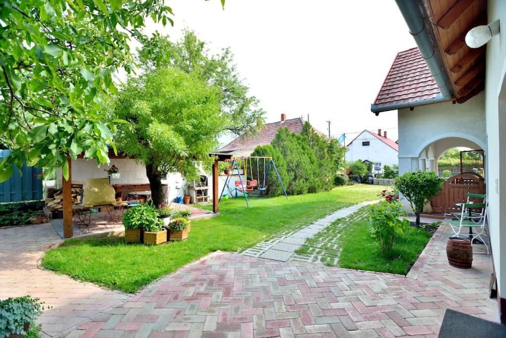 Levendula Vendeghaz Lovas Villa Ngoại thất bức ảnh